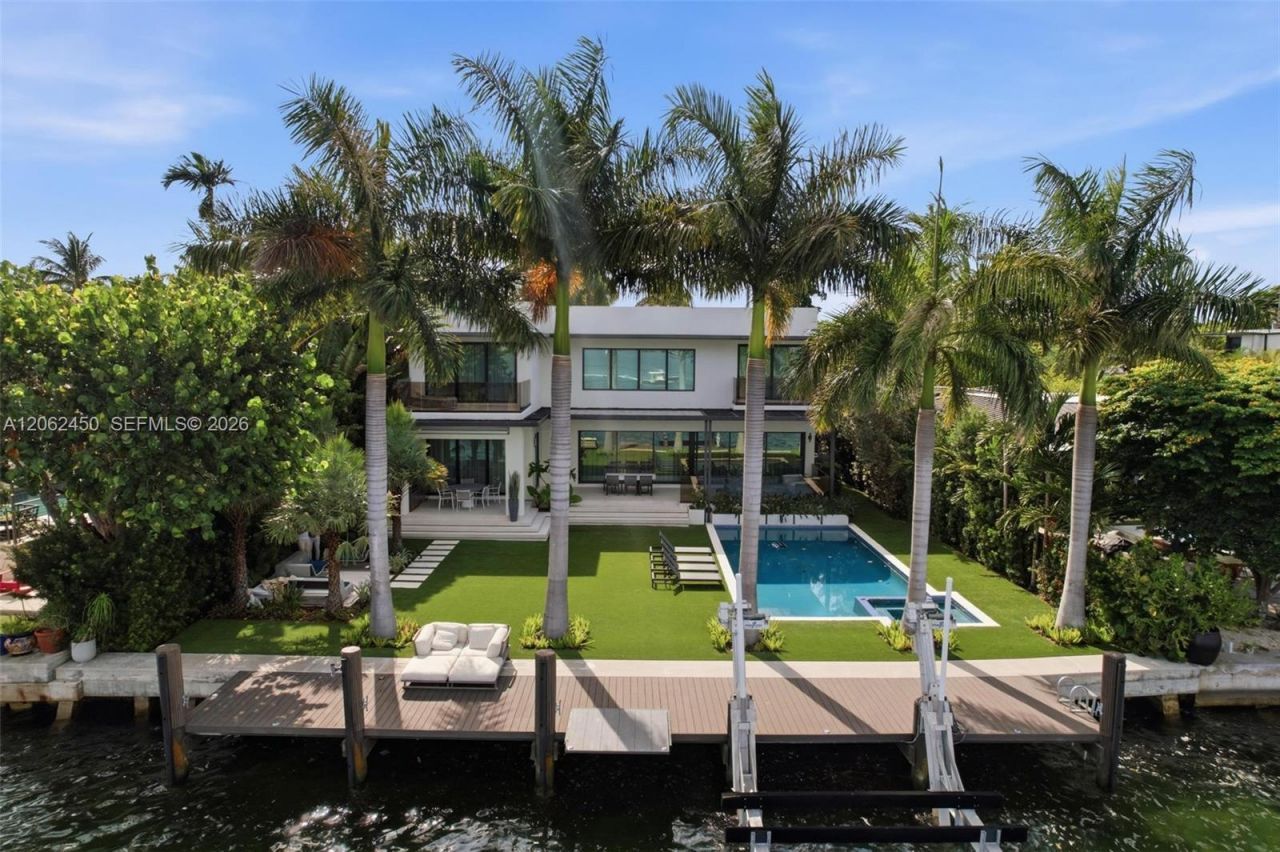 9814 W Broadview Dr , Bay Harbor Islands, FL 33154 Main Photo