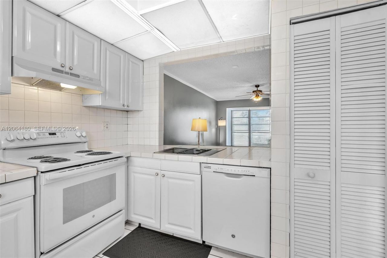 8852 W Mcnab Rd , Unit 203, Tamarac, FL 33321 Photo