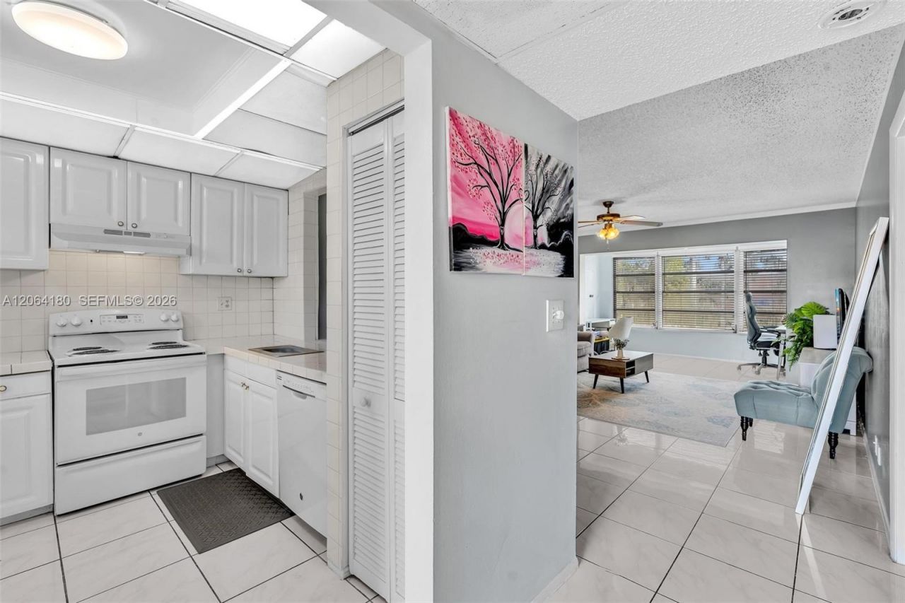 8852 W Mcnab Rd , Unit 203, Tamarac, FL 33321 Photo