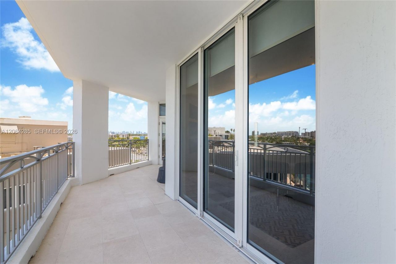 9751 E Bay Harbor Dr , Unit 8D, Bay Harbor Islands, FL 33154 Photo