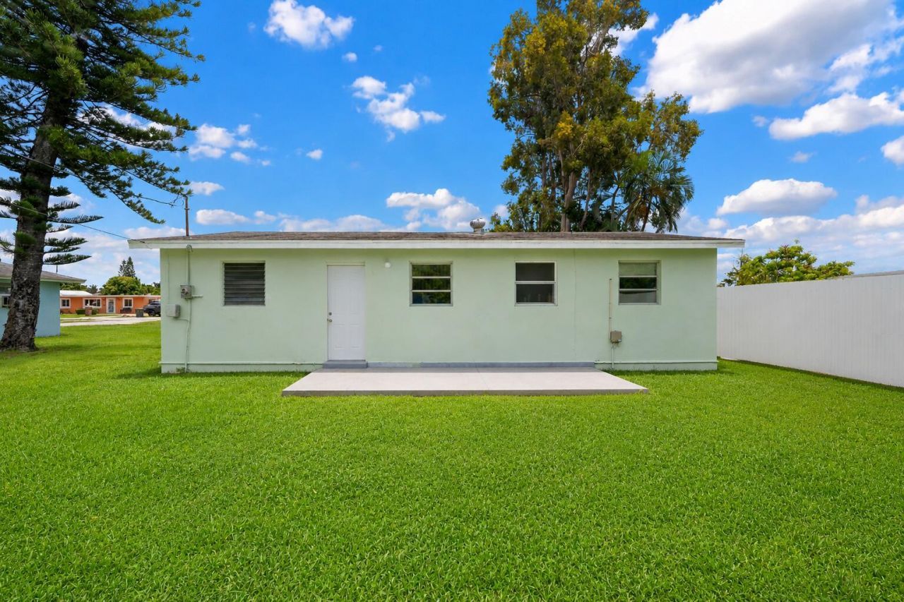 415 Fleming Avenue, Greenacres, FL 33463 Photo