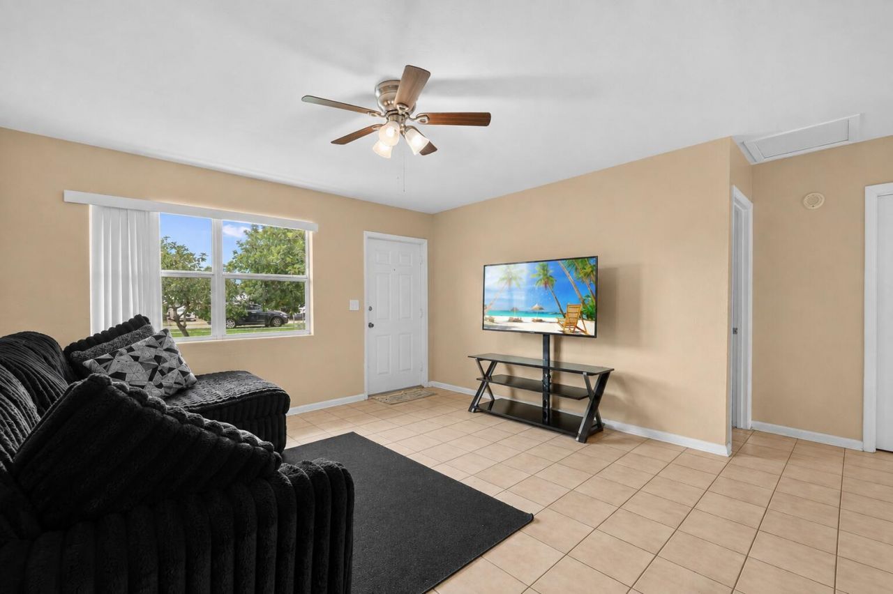 415 Fleming Avenue, Greenacres, FL 33463 Photo