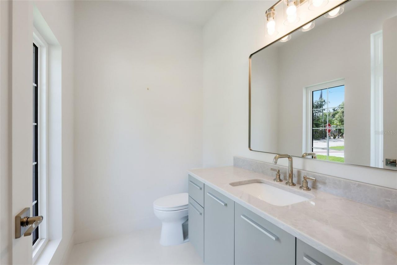 2596 Floyd Street, Sarasota, FL 34239 Photo