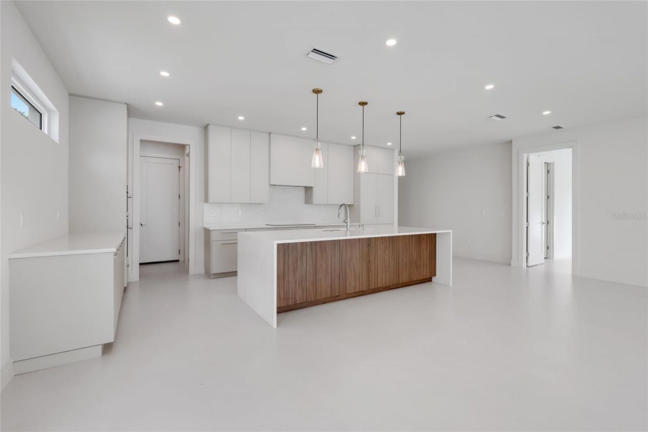 2596 Floyd Street, Sarasota, FL 34239 Photo