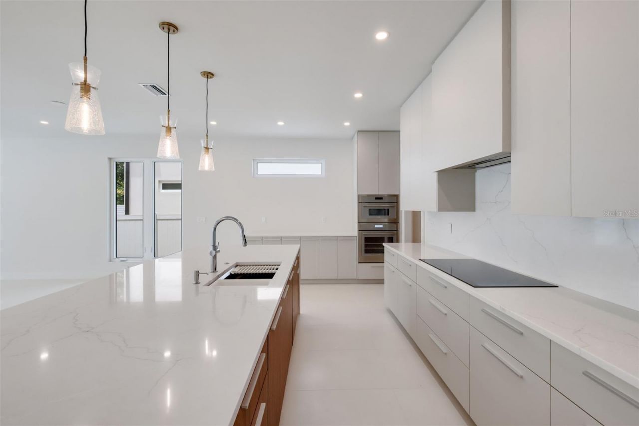 2596 Floyd Street, Sarasota, FL 34239 Photo