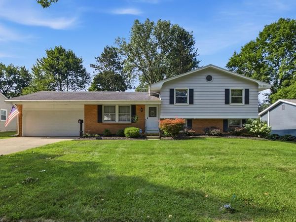 27 Avon Dr, Lexington, OH 44904