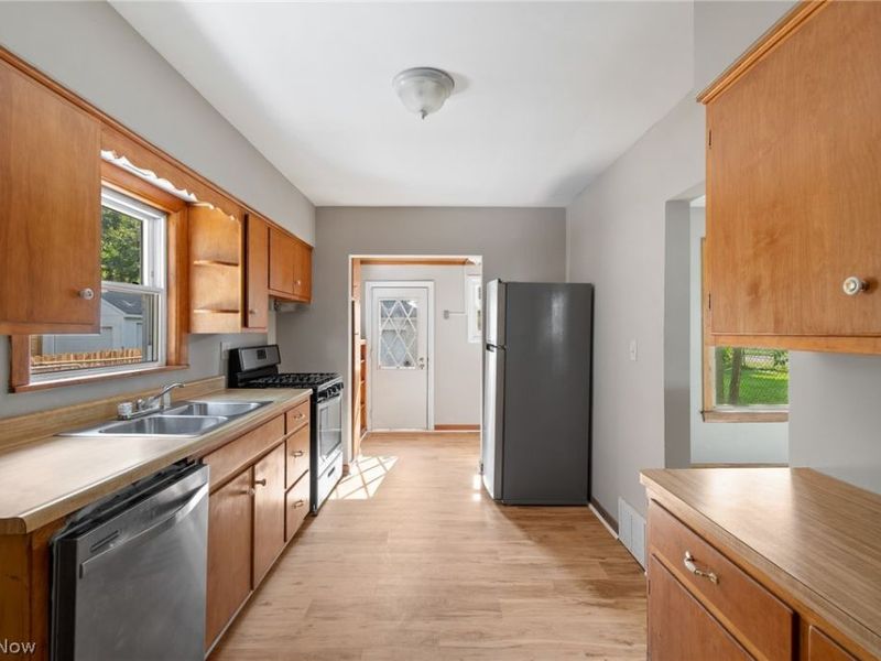 2247 18th Street SW, Kenmore, OH 44314 Photo 9