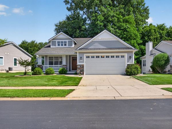 803 E Barrington Circle, Jackson, MI 49203