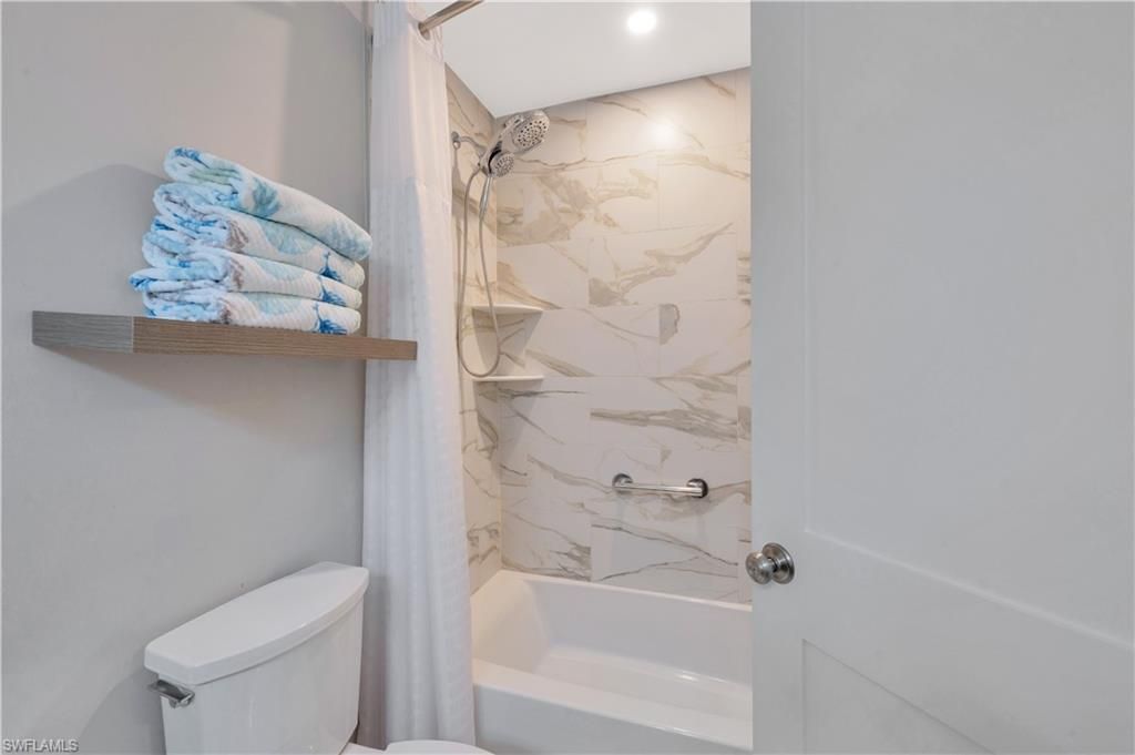 583 Beachwalk Cir, Unit Q-203, Naples, FL 34108 Photo