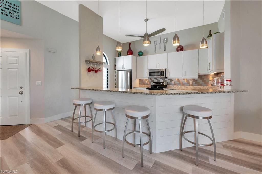 583 Beachwalk Cir, Unit Q-203, Naples, FL 34108 Photo