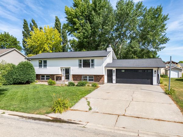 511 4th Avenue NE, Crookston, MN 56716