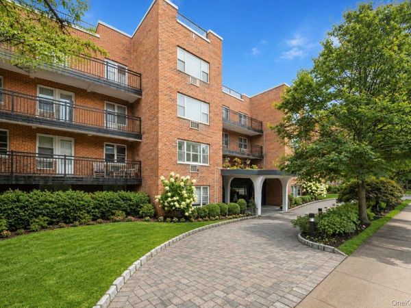 25 Chapel Place , Unit 3H, Great Neck, NY 11021