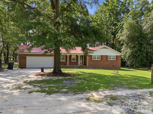 276 Dixie Trail , Hamlet, NC 28345