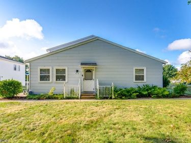 2538 Royal County Down , Unit Apt A, Uniontown, OH 44685