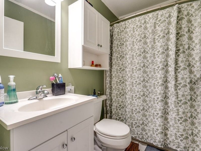 2538 Royal County Down , Unit Apt A, Uniontown, OH 44685 Photo 17