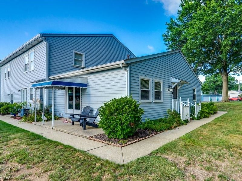 2538 Royal County Down , Unit Apt A, Uniontown, OH 44685 Photo 2