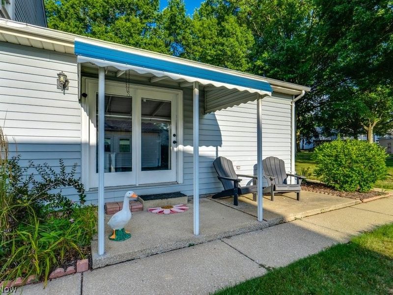 2538 Royal County Down , Unit Apt A, Uniontown, OH 44685 Photo 3