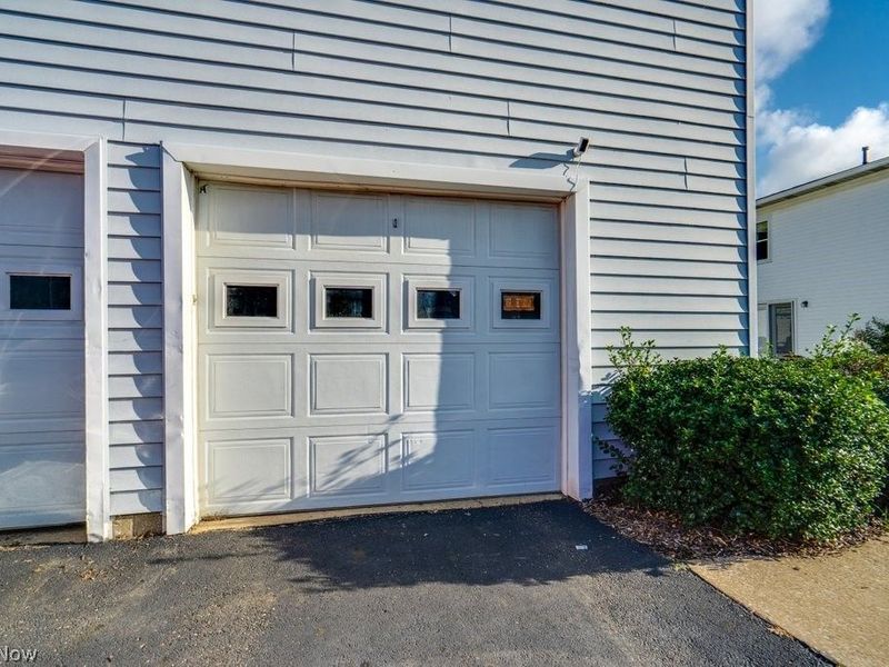2538 Royal County Down , Unit Apt A, Uniontown, OH 44685 Photo 4