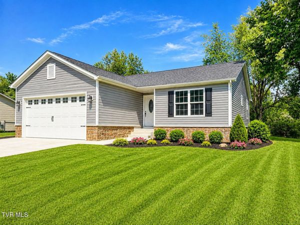 102 Charlie Avenue, Piney Flats, TN 37686