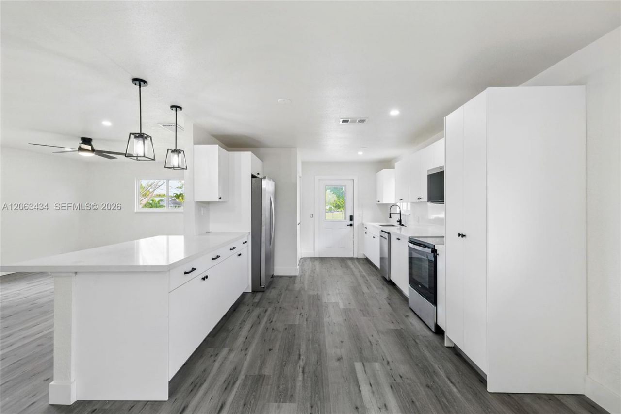 1867 NW 8th Ave, Homestead, FL 33030 Photo