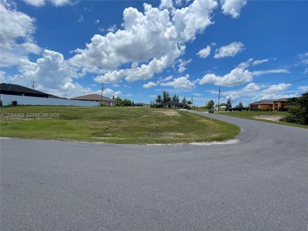 216 NE 9th Terr , Cape Coral, FL 33909