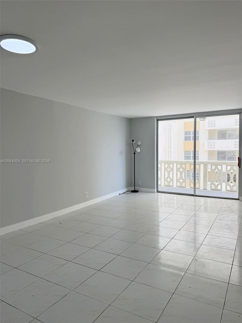 1817 S Ocean Dr, Unit 824, Hallandale Beach, FL 33009 Photo