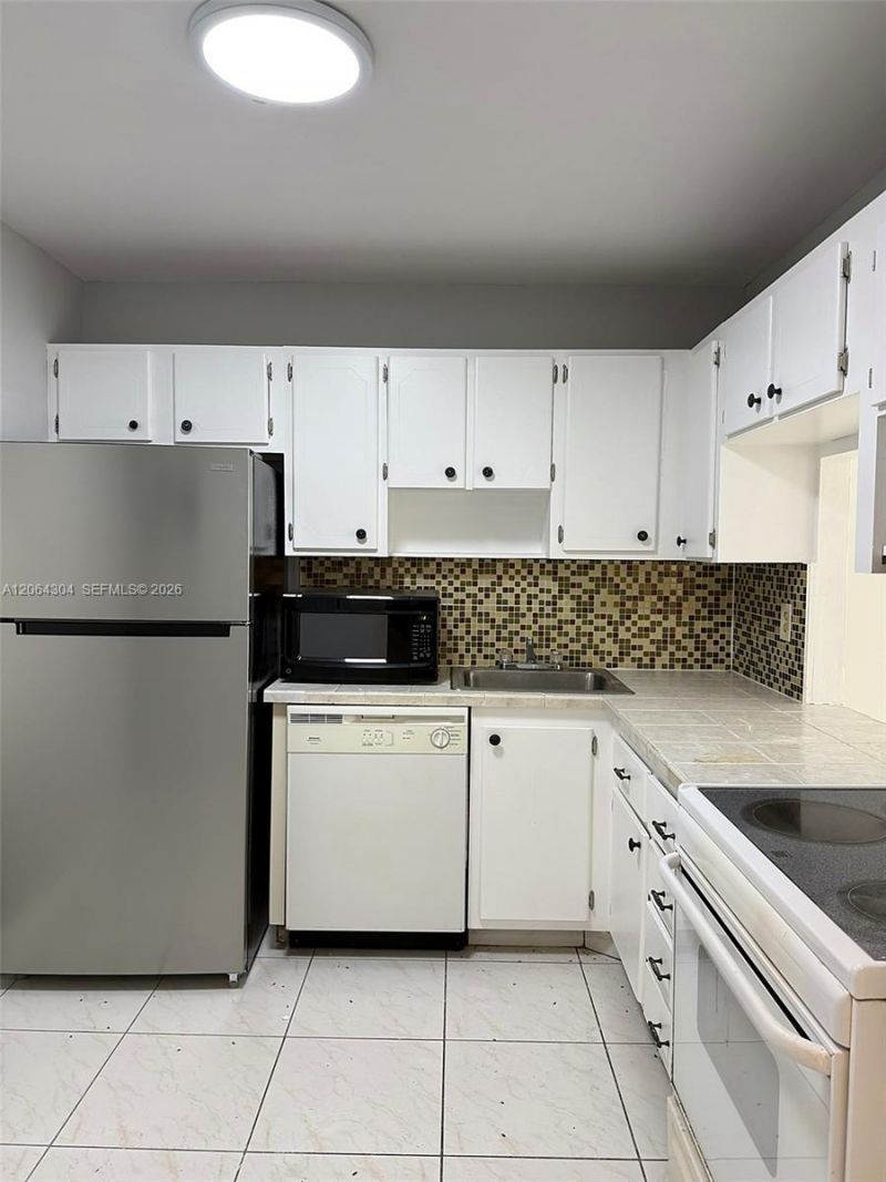 1817 S Ocean Dr, Unit 824, Hallandale Beach, FL 33009 Photo