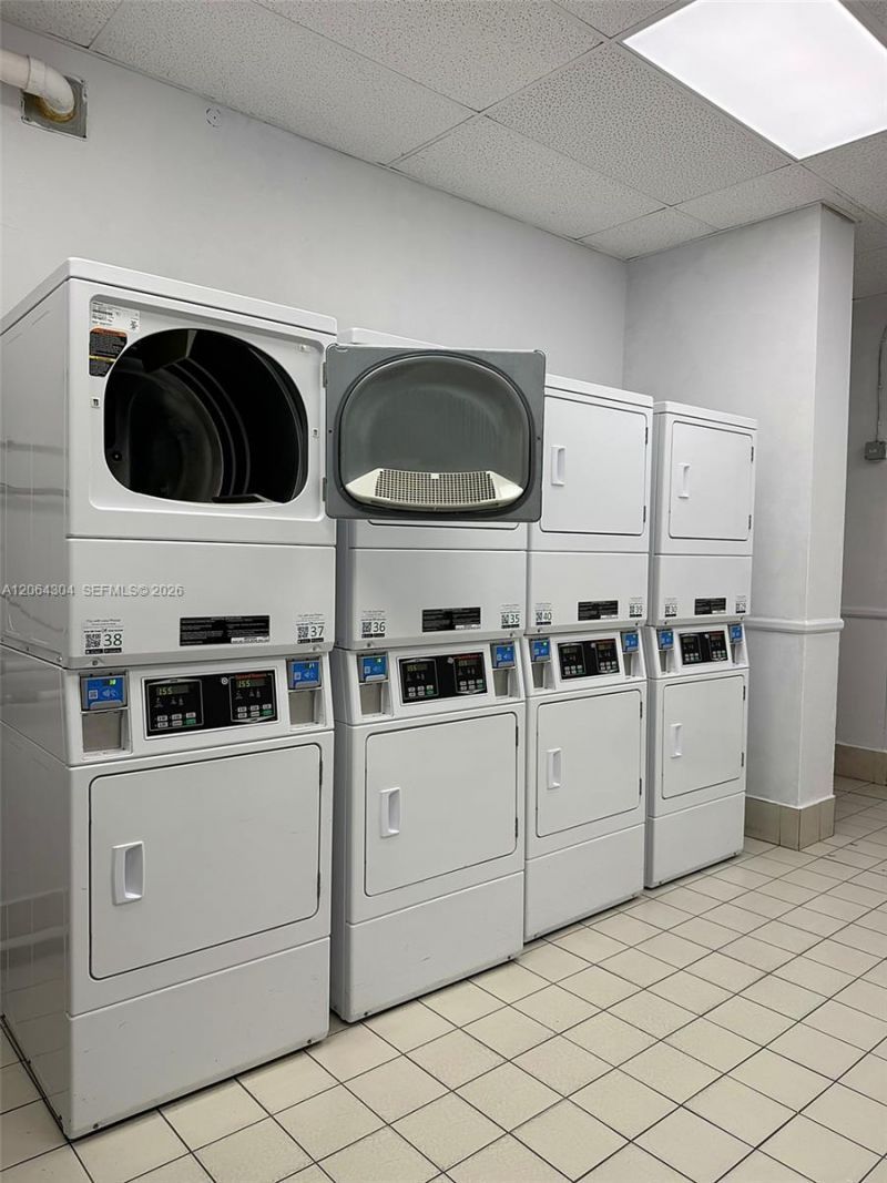 1817 S Ocean Dr, Unit 824, Hallandale Beach, FL 33009 Photo