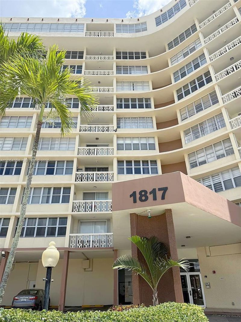 1817 S Ocean Dr, Unit 824, Hallandale Beach, FL 33009 Photo