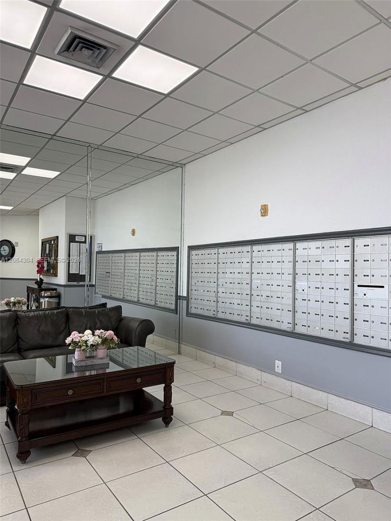 1817 S Ocean Dr, Unit 824, Hallandale Beach, FL 33009 Photo