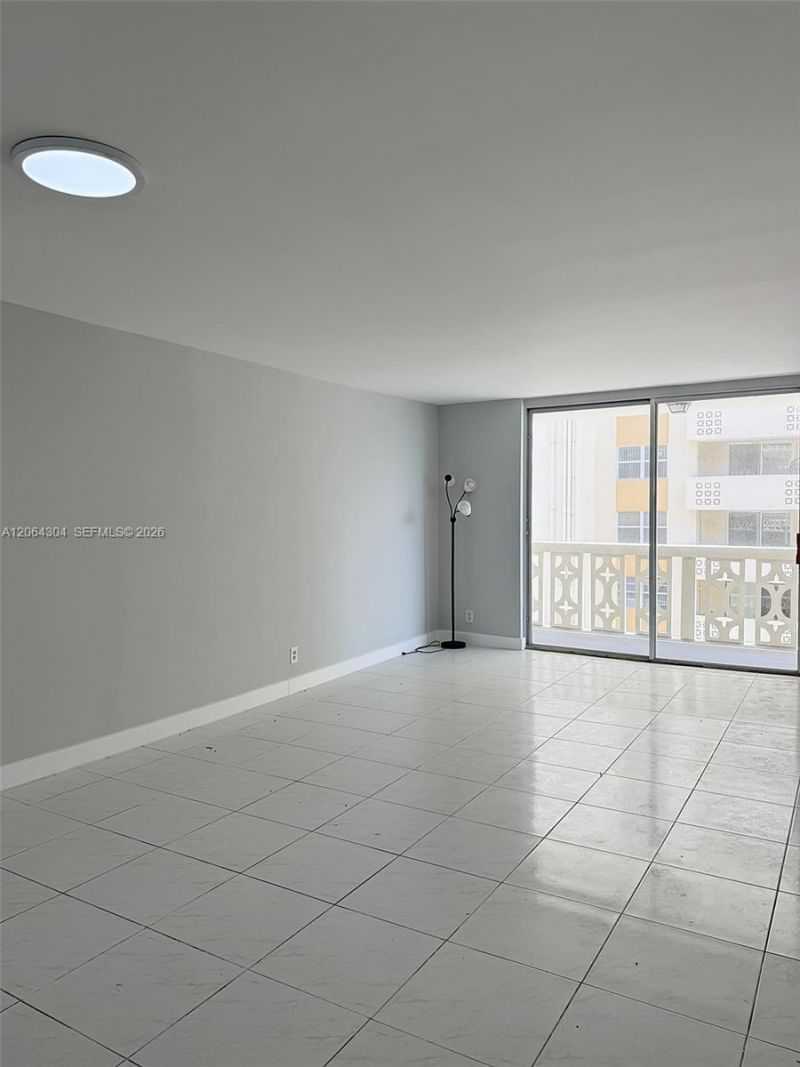1817 S Ocean Dr, Unit 824, Hallandale Beach, FL 33009 Photo