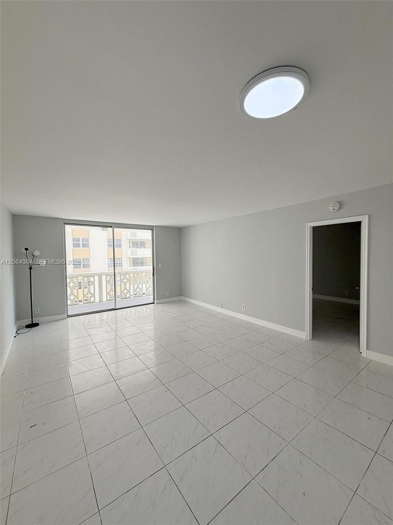 1817 S Ocean Dr, Unit 824, Hallandale Beach, FL 33009 Photo