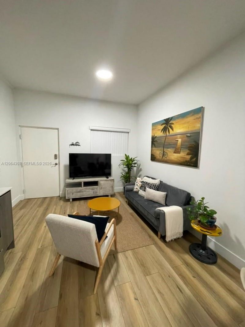 1534 NW 1st St, Unit 204, Miami, FL 33125 Photo