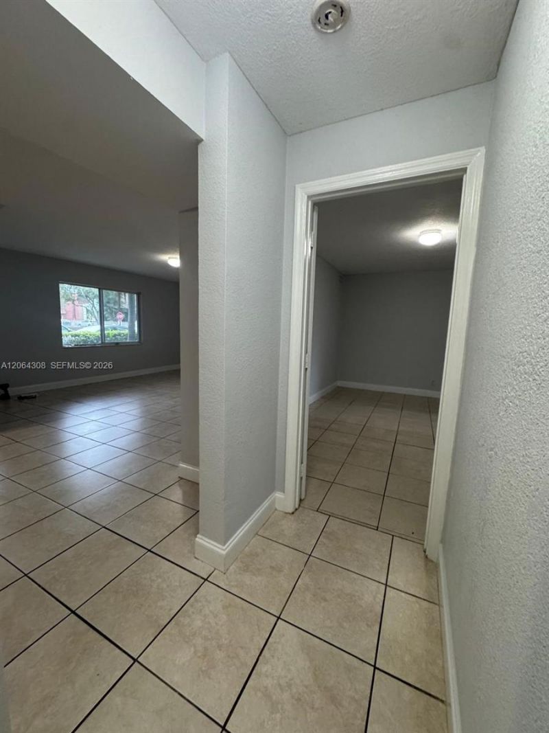 4271 NW 5th St , Unit 130, Plantation, FL 33317 Photo