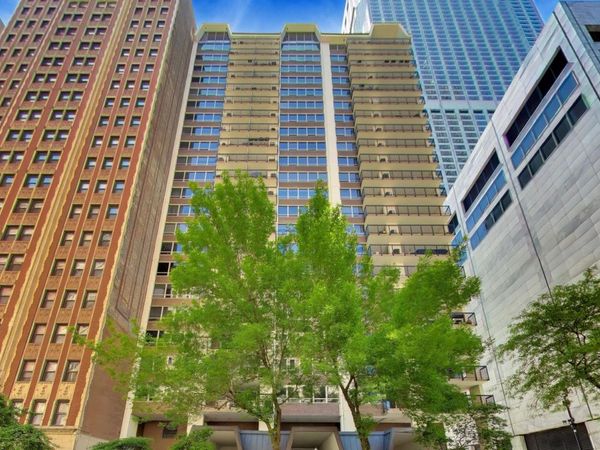 201 E Chestnut Street , Unit 8B, Chicago, IL 60611