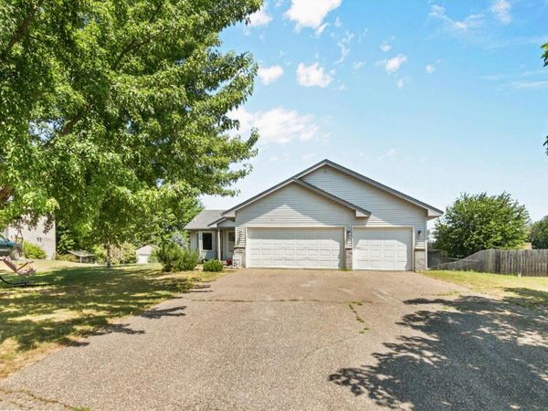 1980 Bridgewater Boulevard S, Cambridge, MN 55008