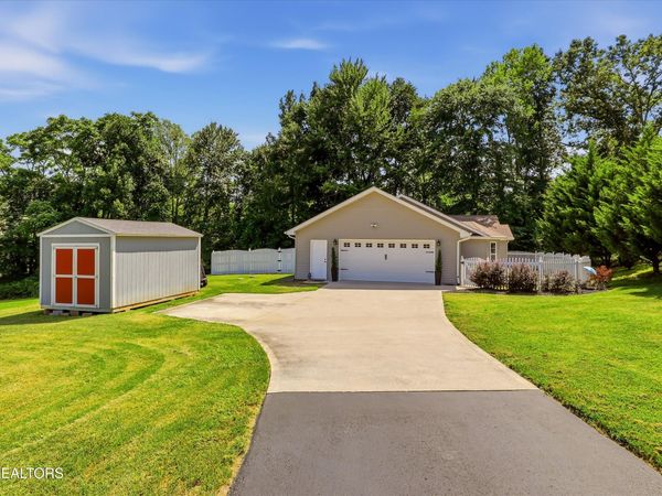 2526 Peach Orchard Rd, Maryville, TN 37803