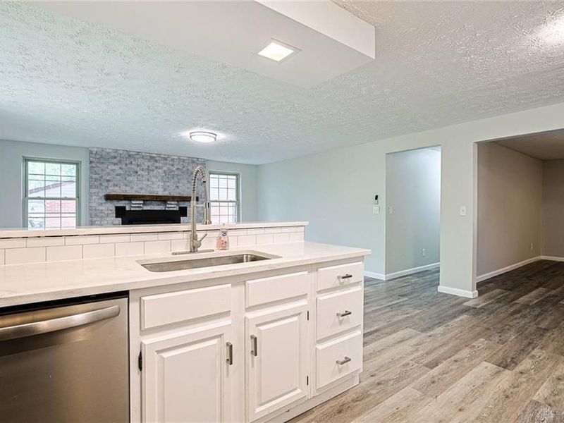 7240 Rustic Woods Drive, Huber Heights, OH 45424 Photo 4