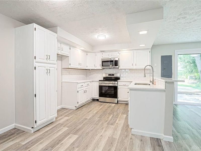 7240 Rustic Woods Drive, Huber Heights, OH 45424 Photo 5