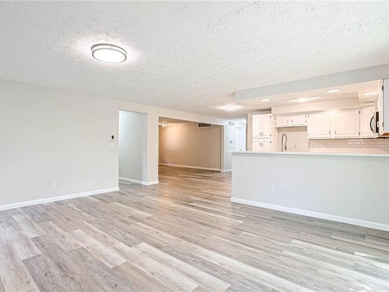 7240 Rustic Woods Drive, Huber Heights, OH 45424 Photo 8