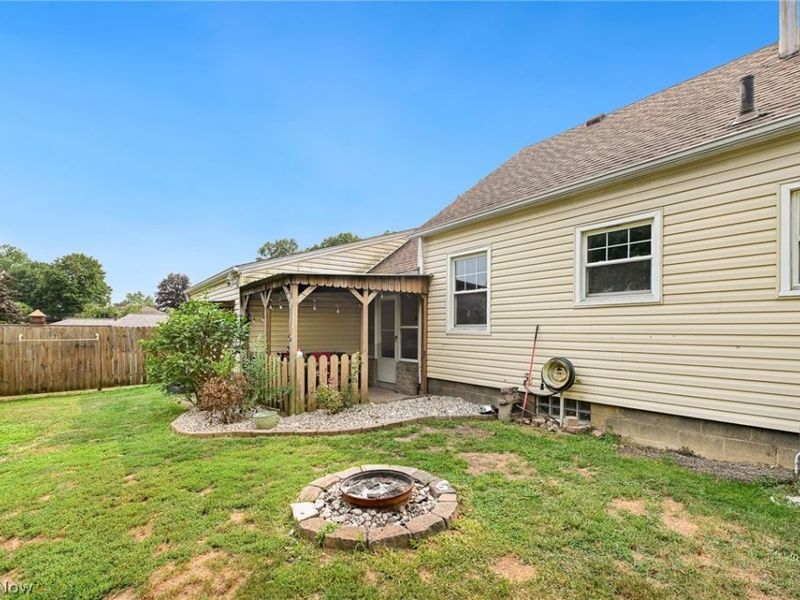 184 Perry Drive NW, Canton, OH 44708 Photo 5