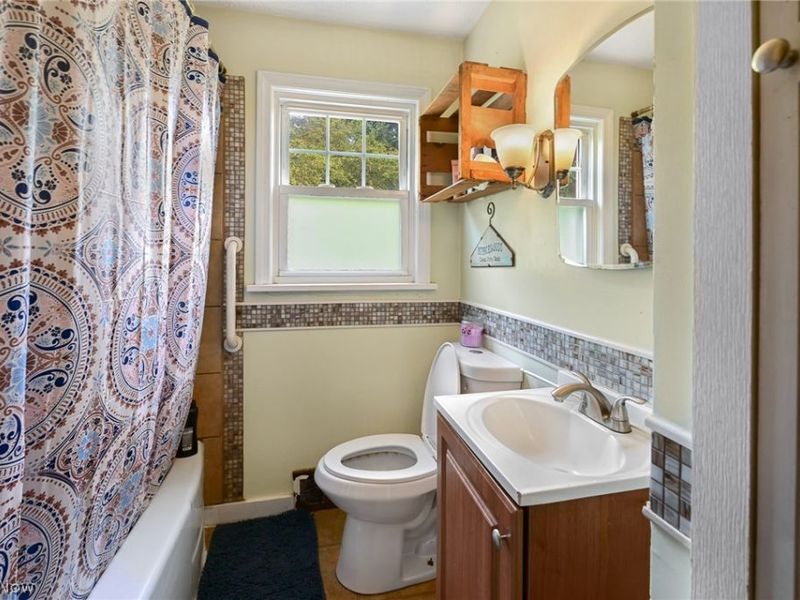 184 Perry Drive NW, Canton, OH 44708 Photo 8
