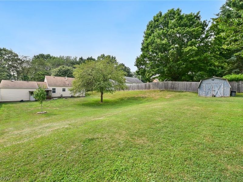 184 Perry Drive NW, Canton, OH 44708 Photo 9