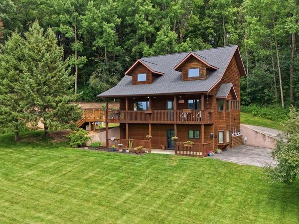 W16402 Malchaski LANE, Galesville, WI 54630