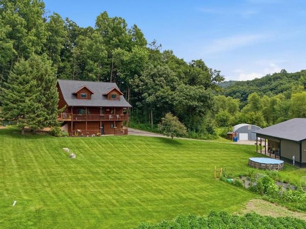 W16402 Malchaski LANE, Galesville, WI 54630
