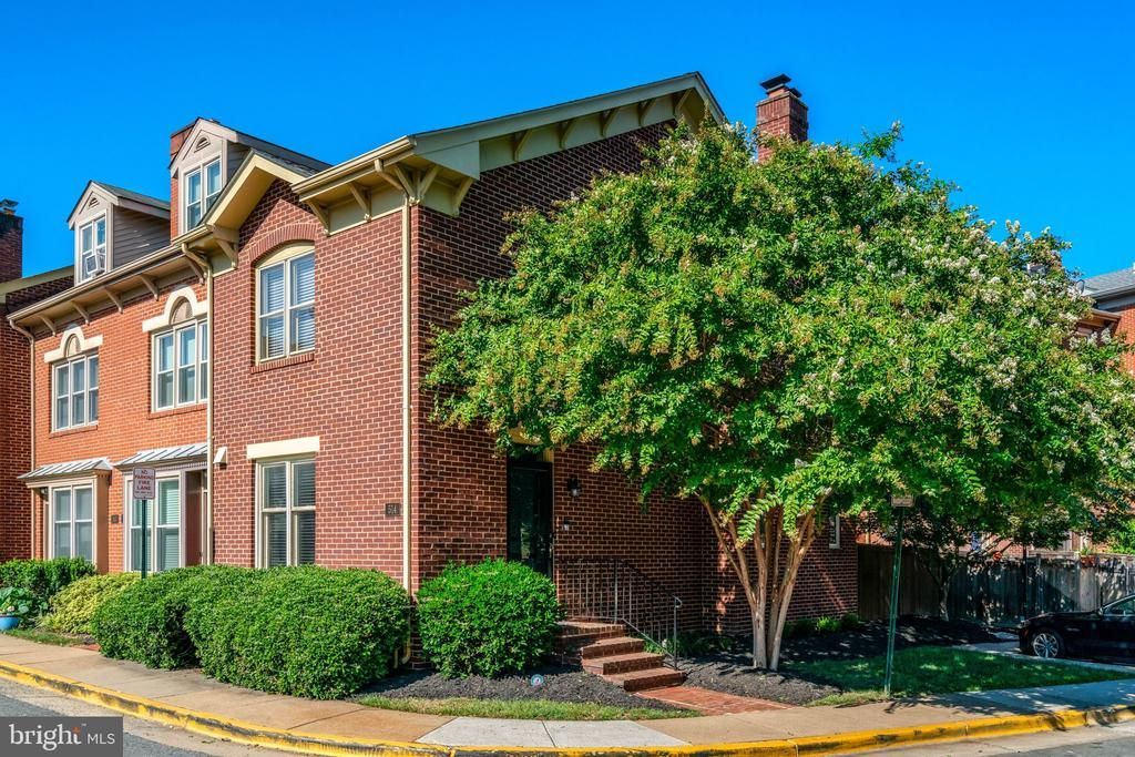 514 Colecroft Court, Alexandria, VA 22314 Main Photo