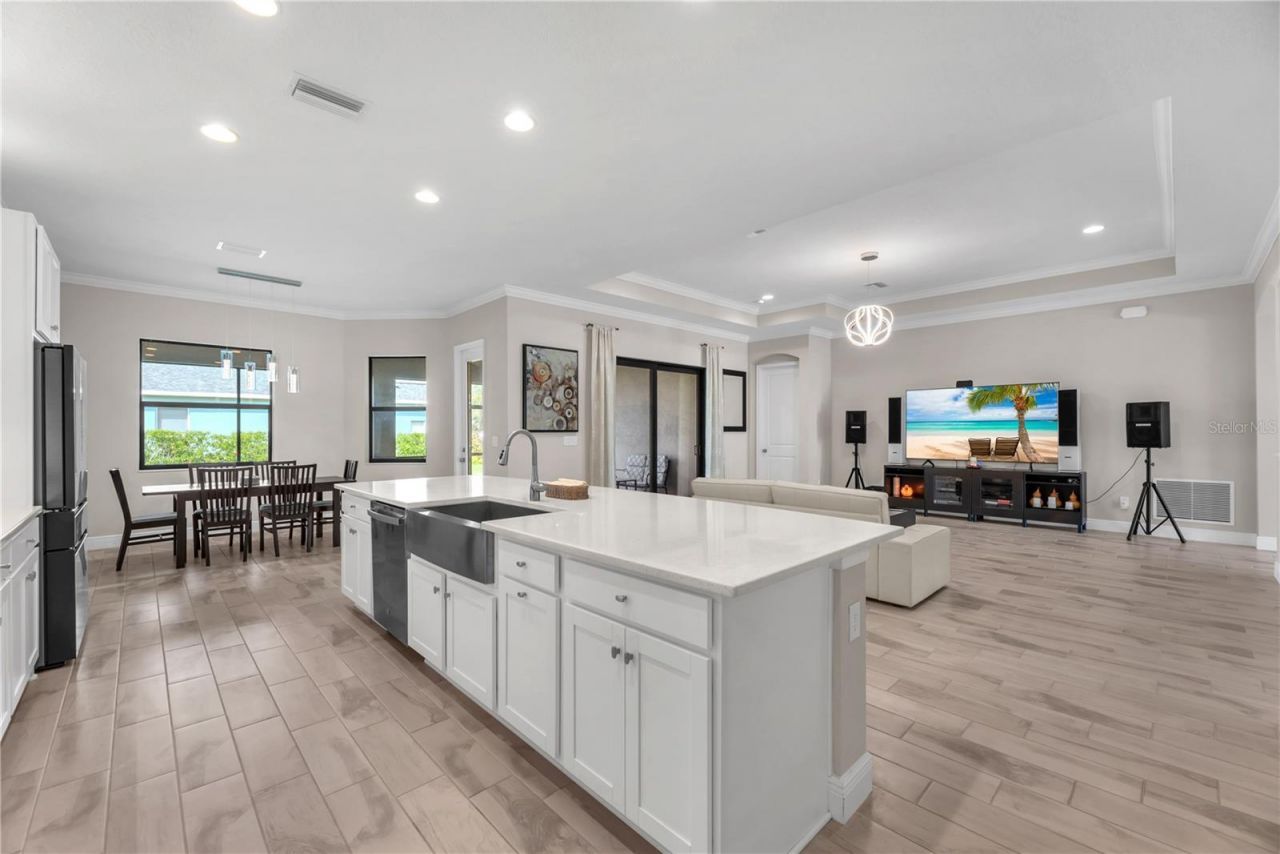 814 Tirano Way, Sun City Center, FL 33573 Photo