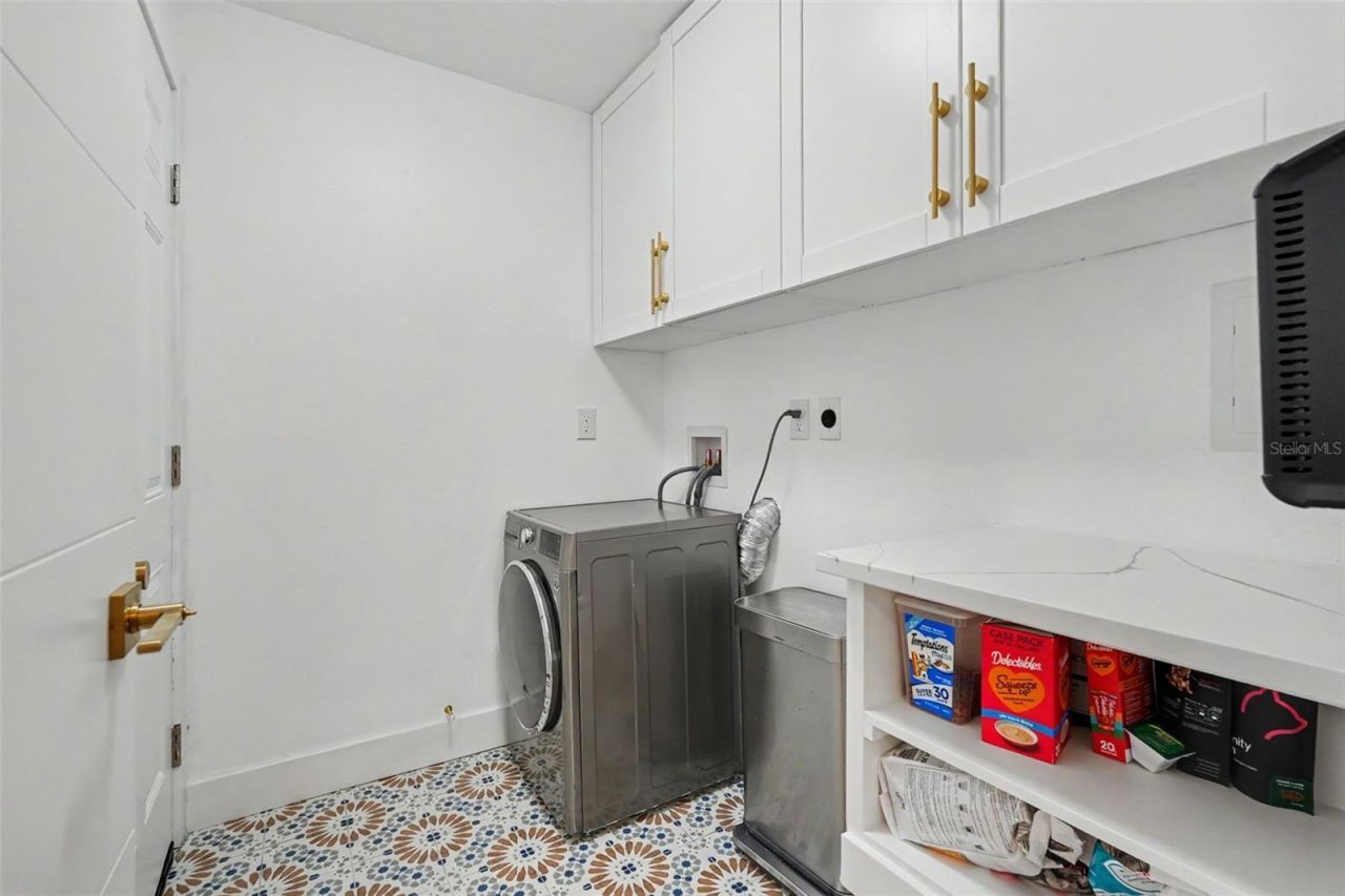 1927 Shore Acres Boulevard Ne, Saint Petersburg, FL 33703 Photo