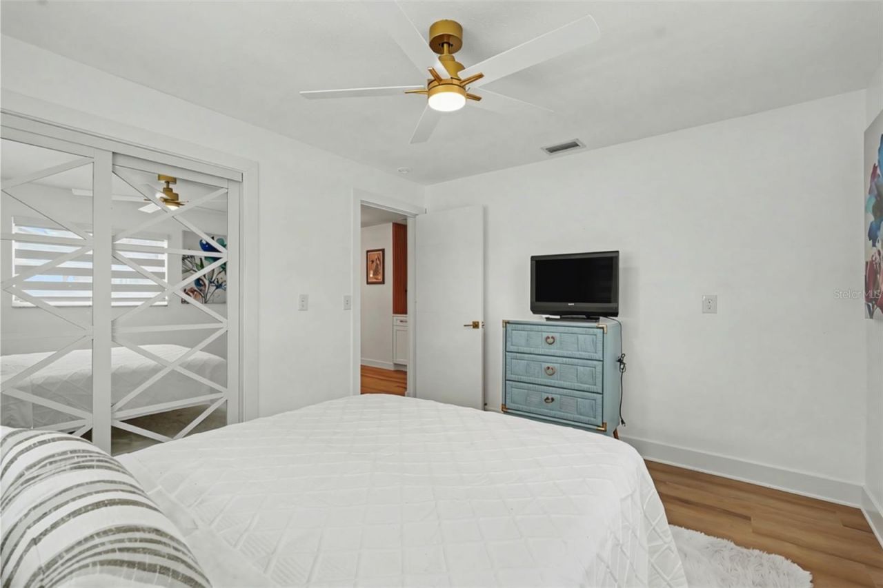 1927 Shore Acres Boulevard Ne, Saint Petersburg, FL 33703 Photo