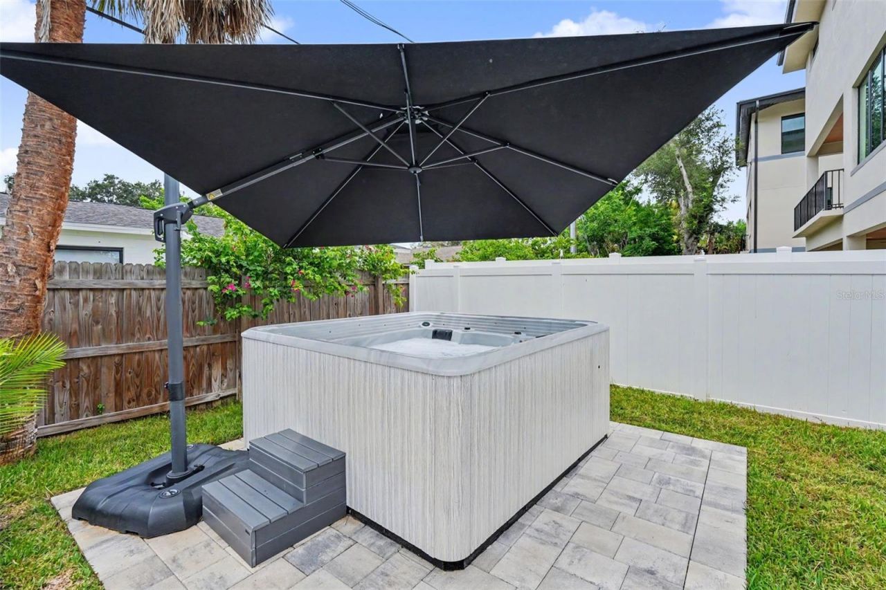 1927 Shore Acres Boulevard Ne, Saint Petersburg, FL 33703 Photo